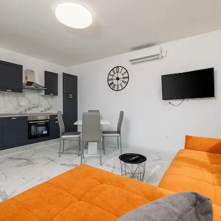 Yasmin I Marina Apartman *