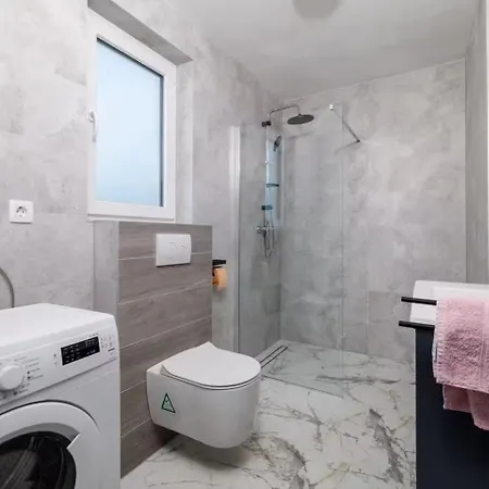 Yasmin I Marina Apartman
