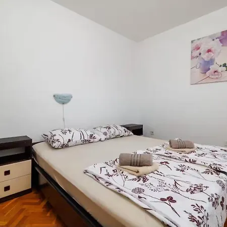 Yasmin I Marina Apartman