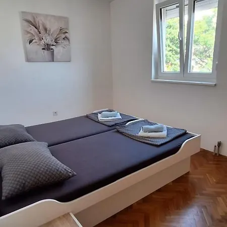 Yasmin I Marina Apartman *